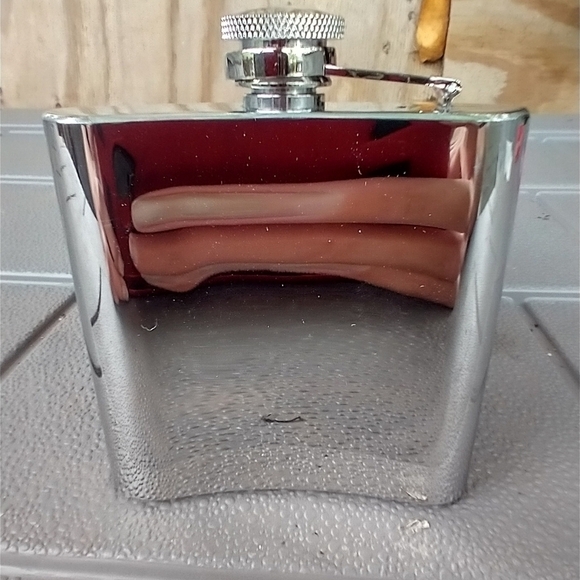Stainless steel 6 oz. Hip flask. See pics for full - Picture 2 of 12